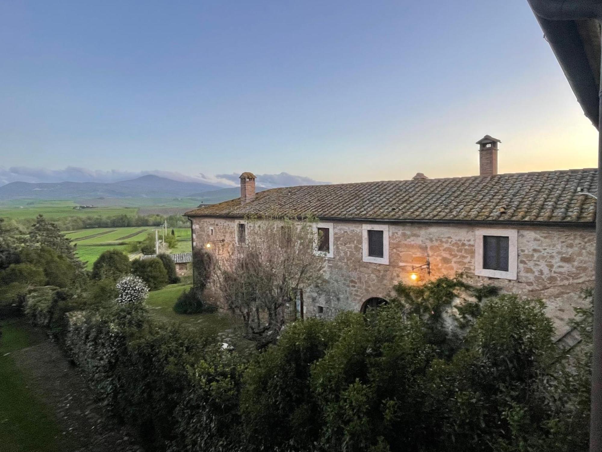 Agriturismo Le Sorbelle D'Orcia Con Piscina Pienza Exterior foto